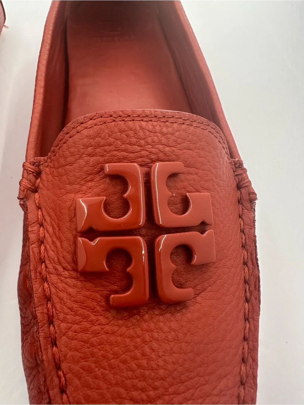 Tory Burch - Rust Orange Size 7 Pebbled Leather Logo Moccasins